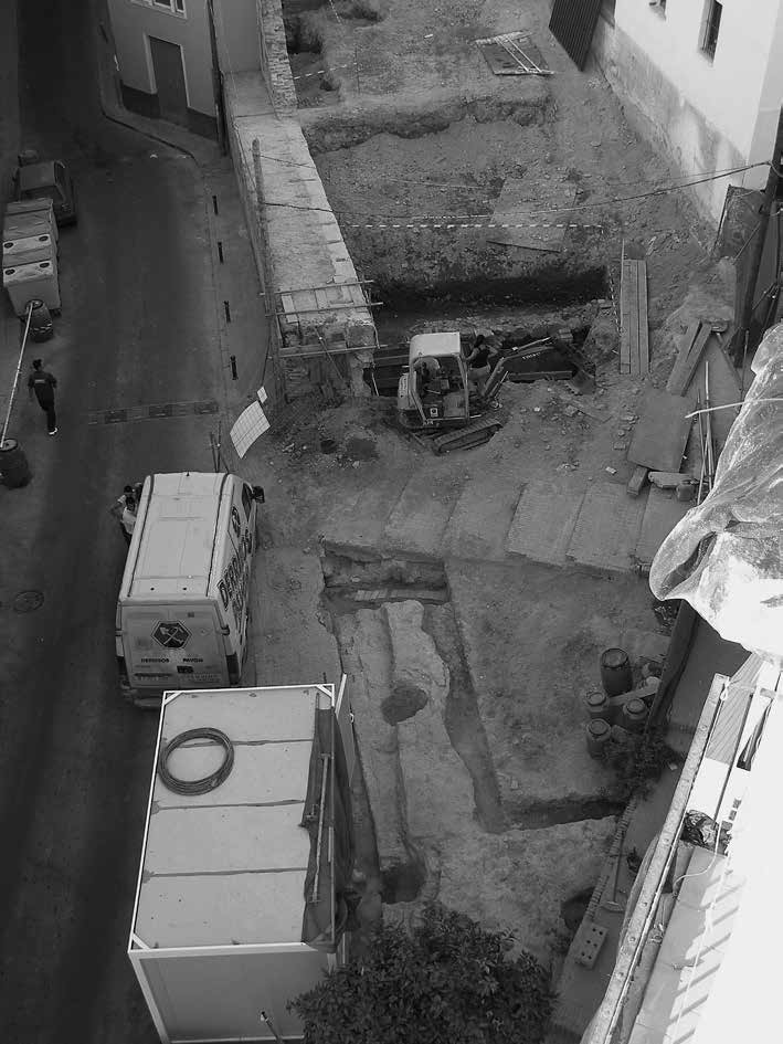 muralla y torre calle goles en obras